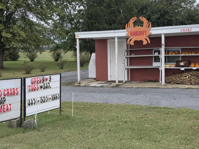 Road side stand with fresh crabs available